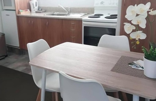 Alexandra Apartment | Almond Court Motel