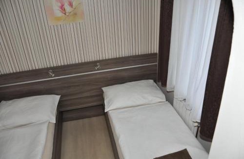 Retenice House | Almond
