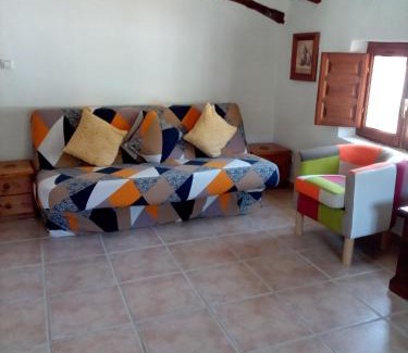 Los Alias Bed & Breakfast | Almond Reef Casa Rural