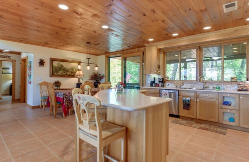 Almond House | Almond Vacation Rental w/Mountain Views!