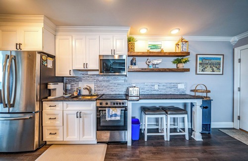 North End Condo | Almost Beachfront 2BR Condo/Ocean Views, Pool & Elevator in the Heart of OCNJ