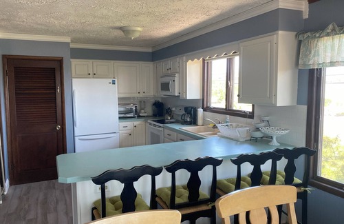Loveladies House | Almost beachfront 3-bedroom house in Loveladies with WiFi, AC