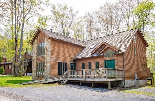 Northface House | Almost Heaven - 72 Brookside RoadnnAlmost Heaven - Hot Tub, Fireplace, Handicap Accessible, Pet Friendly