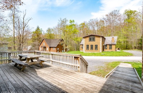 Northface House | Almost Heaven - 72 Brookside RoadnnAlmost Heaven - Hot Tub, Fireplace, Handicap Accessible, Pet Friendly