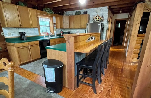 Drasco Cabin | “Almost Heaven” a beautiful log cabin located in a lake and golfing resort!