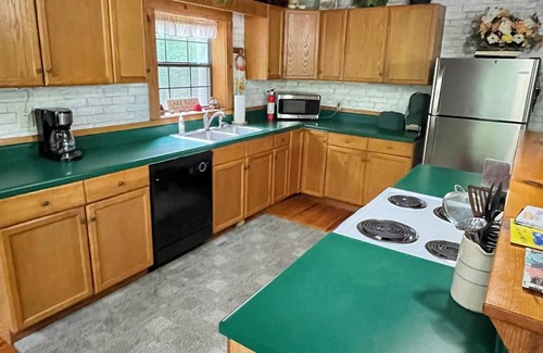 Drasco Cabin | “Almost Heaven” a beautiful log cabin located in a lake and golfing resort!