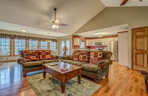 Moneta House | Almost Heaven-Gameroom, built-in fire pit, and dog friendly