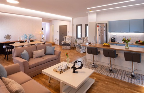 Almyros House | Almyros Residence by the sea 6bd with garden & BBQ