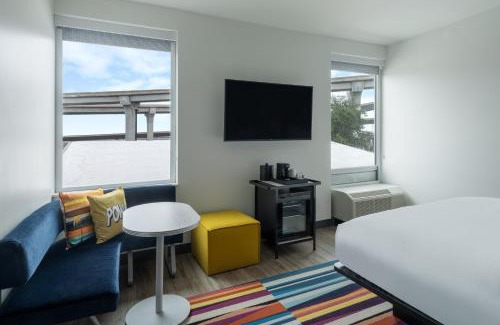 East Congress Hotel | Aloft Austin South