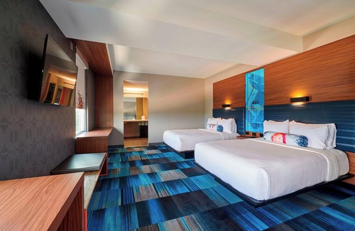 North Olmsted Hotel | Aloft Cleveland Airport
