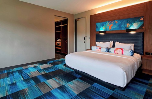 North Olmsted Hotel | Aloft Cleveland Airport