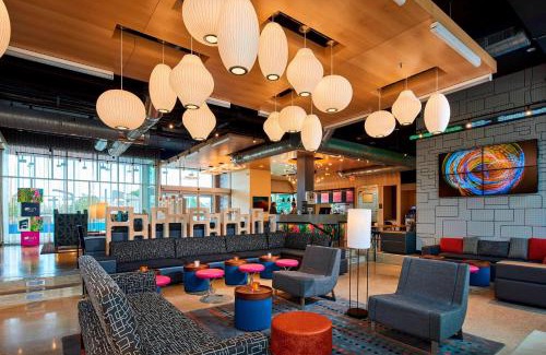 North Olmsted Hotel | Aloft Cleveland Airport