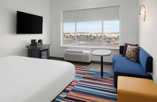 Katy Hotel | Aloft Katy Mills