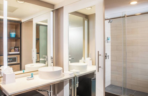 Queens Hotel | Aloft New York LaGuardia Airport