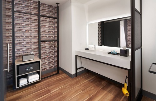 Williamsburg Hotel | Aloft Orlando International Drive