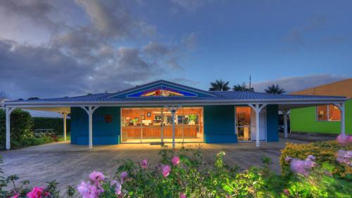 Burnt Pine Apartment | Aloha Apartments