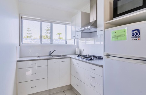 Burnt Pine Apartment | Aloha Apartments