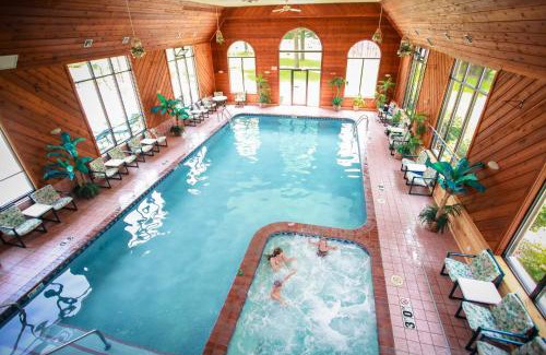 Lake Delton Hotel | Aloha Beach Resort