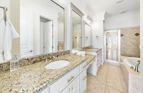 Miramar Beach House | Aloha Beaches 20 steps from Beach Private Pool