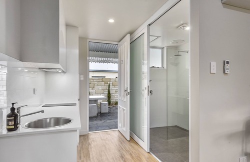 Naracoorte House | Aloha Central Luxury Accommodation