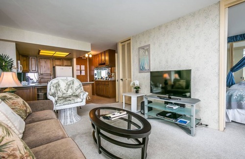 Waikiki Condo | Aloha Condos, Ilikai Marina, Condo 1190, Oceanfront, AC