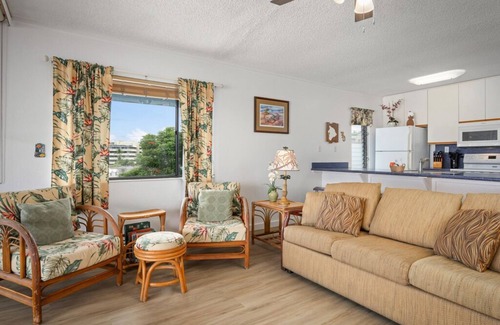Historic Kailua Village Condo | Aloha Condos, Kona Reef, Condo F-26, Ocean View, AC