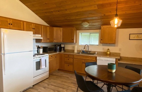 Port Ludlow Cottage | Aloha Cottage, a cute and cozy cottage near Port Ludlow