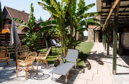 Bekesszentandras House | Aloha Hawaii Lak