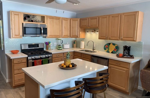 Ualapue Condo | ‘Aloha Kai’ Oceanfront on Molokai, Top Floor, Modern, Peaceful Comfort, Pool