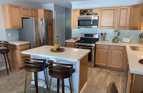 Ualapue Condo | ‘Aloha Kai’ Oceanfront on Molokai, Top Floor, Modern, Peaceful Comfort, Pool