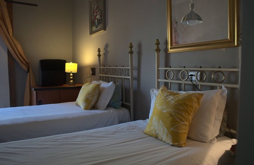 Waterkloof Glen Bed & Breakfast | Aloha Lodge spacious bedroom, sleeps 2, with its own entrance and a garden view