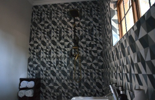Waterkloof Glen Bed & Breakfast | Aloha Lodge spacious bedroom, sleeps 2, with its own entrance and a garden view