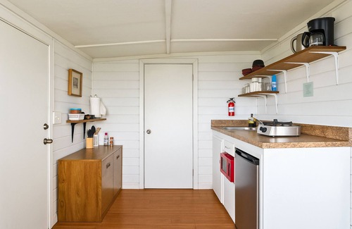 Papaaloa Cabin | Aloha Magic Cottage Farm Stay, Rustic Farm Cottage W/180° Sunrise & Ocean Views
