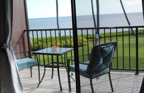 Kaunakakai Condo | ALOHA OceanFront Condo w.A/C, Molokai, Hawaii Watch whales Dec-April.