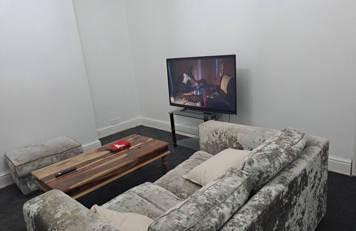 Droylsden House | ALOJA LUXURY PLACE. is located in a serene environment in Manchester U.K,n