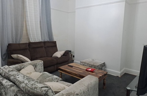 Droylsden House | ALOJA LUXURY PLACE. is located in a serene environment in Manchester U.K,n