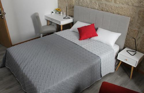 Castelo Branco House | ALOJAMENTO GIRASSOL - Guest House - Quarto com casa de banho privativa