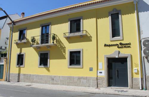 Castelo Branco House | ALOJAMENTO GIRASSOL - Guest House - Quarto com casa de banho privativa