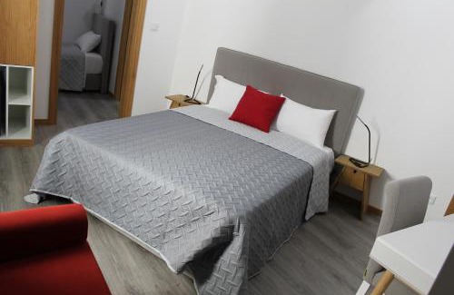 Castelo Branco House | ALOJAMENTO GIRASSOL - Guest House - Quarto com casa de banho privativa