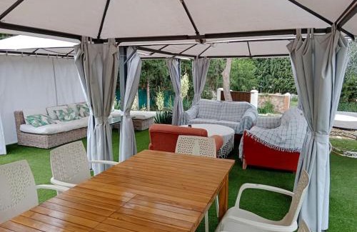 Guadamur House | Alojamiento con piscina a 10 minutos de Puy du Fou Toledo