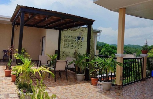 San Benito House | Alojamiento en san Benito peten con AC a 8 minutos de la isla de plores