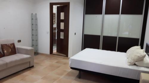 El Prat de Llobregat House | Alojamiento independiente de invitados el Olivo