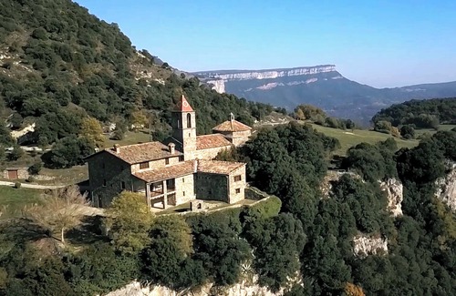 Rupit I Pruit Apartment | Alojamiento Rural, Rutas Senderismo, Pueblo Medieval, Cascada de Agua, btt