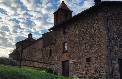 Rupit I Pruit Apartment | Alojamiento Rural, Rutas Senderismo, Pueblo Medieval, Cascada de Agua, btt