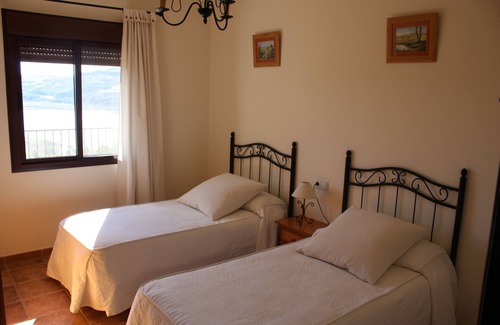 Vinuela House | Alojamientos Huetor
