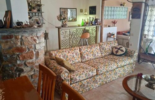 Nea Anchialos House | Alonaki Seafront Cottage
