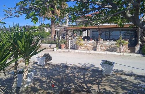 Nea Anchialos House | Alonaki Seafront Cottage