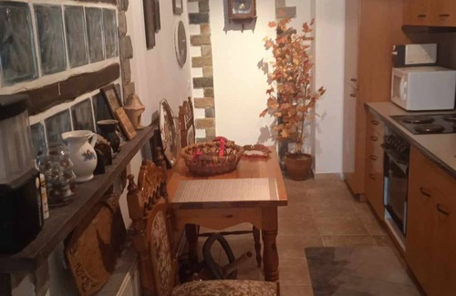 Nea Anchialos House | Alonaki Seafront Cottage