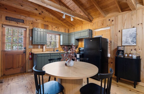 Cashes Valley Cabin | *Alone At Last* Private Retreat w/Hot tub Firepit & More