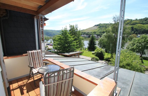 Zell Apartment | Alone in indoor pool, sauna, steam sauna, directly on the banks of the Moselle, balcony